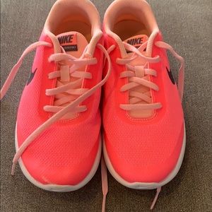 Nike kids girls 3.5y gently used
